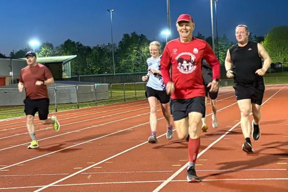 Two runners side by side during Paarlauf Relays
